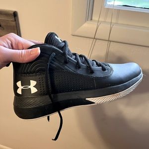 Under Armour boys black high top sneaker size 5.5